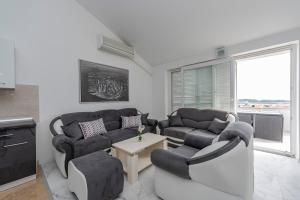 Beautiful penthouse for 8 close to city center 