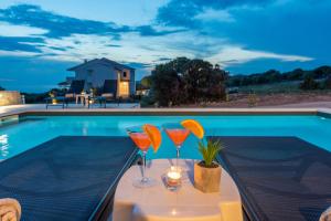 Adris 2 luxury modern apartment with a pool