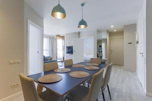 Unique Motlawa Riverbank Apartment