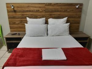 Hirondelle @ 45 Old Paarl