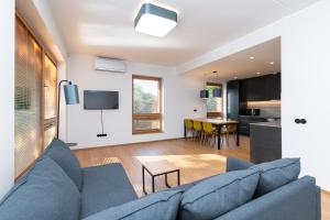 Self-check-in 3 bedroom apartment with sauna and balconies