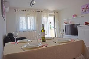 Holiday apartment NIVES