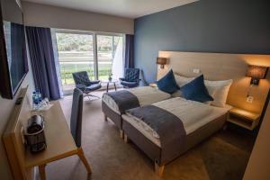 Deluxe Double Room with Balcony and Sea View room in Lærdal Hotel