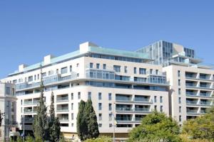 King David Residence Luxury 4 BD/Pool/Gym/Parking