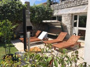 Deluxe Apartment Dora with a private parking, terrace and see view - 4hvězdičkové hotely ve městě Rijeka