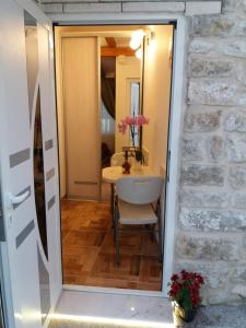 Apartment and Room Nona Stella