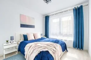 M&R Apartament Airport&Business DeLuxe Cybernetyki 17 - underground garage - free WiFi - Netflix - air conditioning - self check-in, close by Chopin Airport - Solec