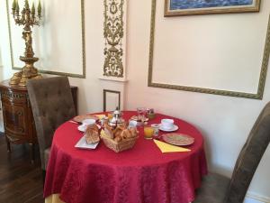 B&B / Chambres d'hotes Chateau Les Vallees : photos des chambres