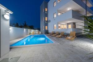 Villa Star 1 a centrally located ap. with a pool