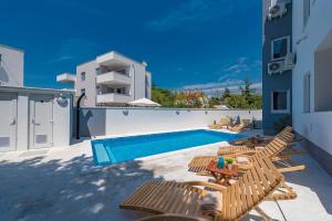 Villa Star 1 a centrally located ap. with a pool