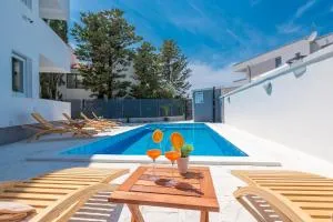 Villa Star 1 a centrally located ap. with a pool - Novalja