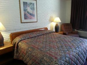 King Room room in King's Inn Motel Paris