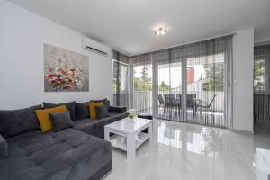 Villa Star 3 a centrally located ap. with a pool 