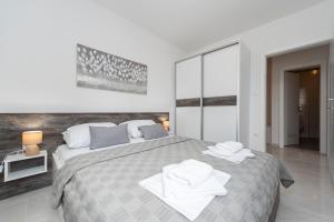 Villa Star 4 a centrally located ap. with a pool 