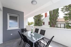 Villa Star 4 a centrally located ap. with a pool 