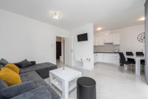 Villa Star 4 a centrally located ap. with a pool 