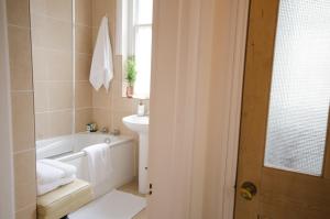 Seaview Mansion Apartment - Central Hove with PARKING