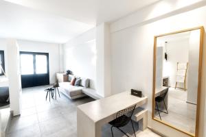 George & Joanna Suites Santorini