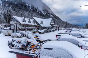 Peaks Lodge