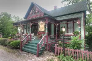 Hidden Springs Bed and Breakfast - Eureka Springs