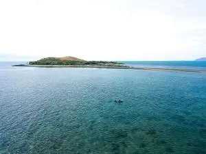 Camp Island Lodge - Guthalungra