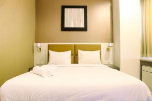 Deluxe and Modern Studio M Gold Tower Apartment By Travelio