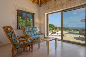 Davids Villas - Private Pool & Scenic Surroundings, by ZanteWize