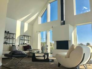 Topnotch House In The Most Fashionable Surrounding