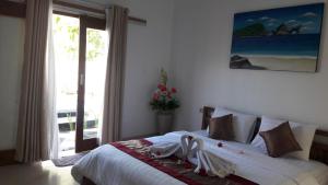 Suite Có Giường Cỡ King Nhìn Ra Hồ Bơi (King Suite with Pool View)