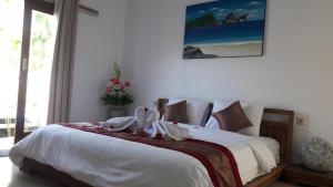 Suite Có Giường Cỡ King Nhìn Ra Hồ Bơi (King Suite with Pool View)