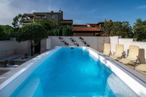 Cave Romane apartment with private pool and sea view