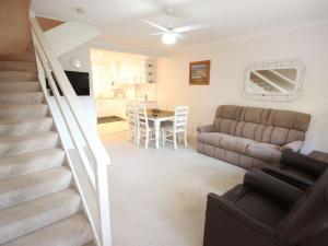 Unit 8, Luskin Court - moments from Tuncurry Rockpool