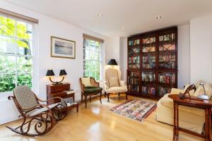 Veeve - Ladbroke Walk