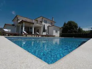 Villa Latica - 顿吉普罗洛扎克