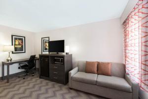 Standard Double Room with Sofa Bed room in La Quinta by Wyndham Goodlettsville - Nashville