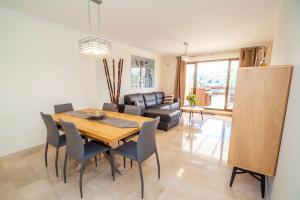 2279-Lovely 2 bedrooms with terrace with views