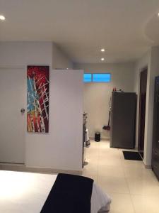 SPACIOUS STUDIO CENTRAL LOCATION (201)