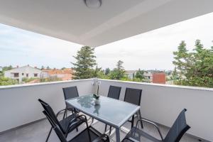 Villa Star 5 a centrally located ap. with a pool 