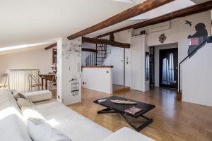 Appartamento con Altana Panoramica a 2 min dalle Due Torri