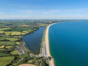 Two-Bedroom Apartment room in 4 At The Beach Torcross