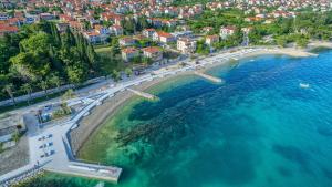 Apartments Meštrović with heated swiming pool- near Split