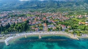 Apartments Meštrović with heated swiming pool- near Split