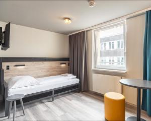 Single Room room in a&o Köln Neumarkt