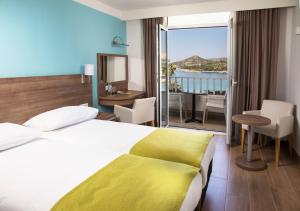 Superior Double or Twin Room with Balcony and Sea View - Annex room in Hotel Astarea
