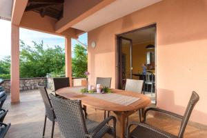 Sunset holiday home with pool and large, mature garden