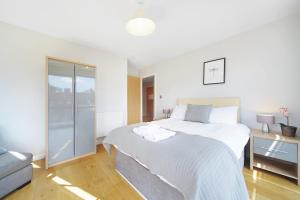 2 Bed Executive Penthouse near Liverpool Street FREE WIFI by City Stay Aparts London