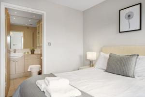 2 Bed Executive Penthouse near Liverpool Street FREE WIFI by City Stay Aparts London