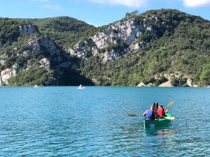 Maisons de vacances Chez Georges - Maison 2 - Les Gites du Verdon : photos des chambres