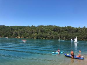 Maisons de vacances Chez Georges - Maison 2 - Les Gites du Verdon : photos des chambres