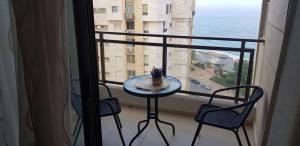 2 BDR Nitza appartment with balkony - Hotel 4 stelle a Netanya